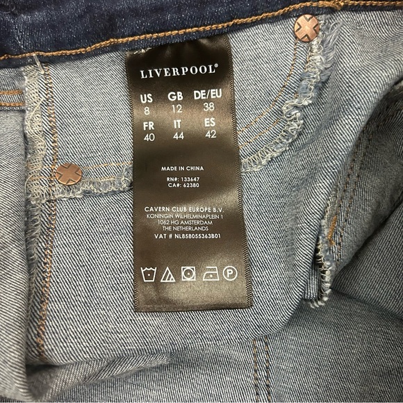 NWT Liverpool Janet pull on blue Bermuda denim shorts - Picture 4 of 6